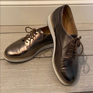 Women’s Metallic lace up oxfords. Size 7.5